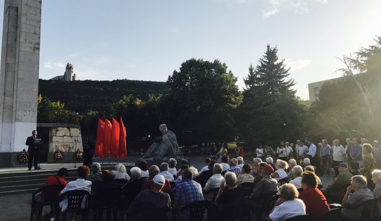 Социалисти и антифашисти се събраха пред Паметника на свободата в Шумен по повод 9-ти септември